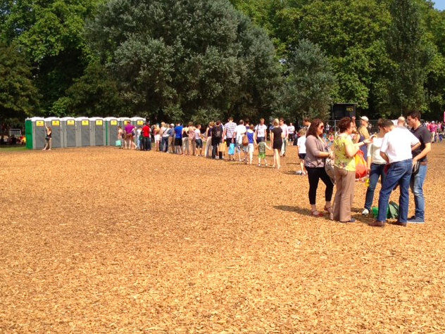 queuing for loos in hyde park