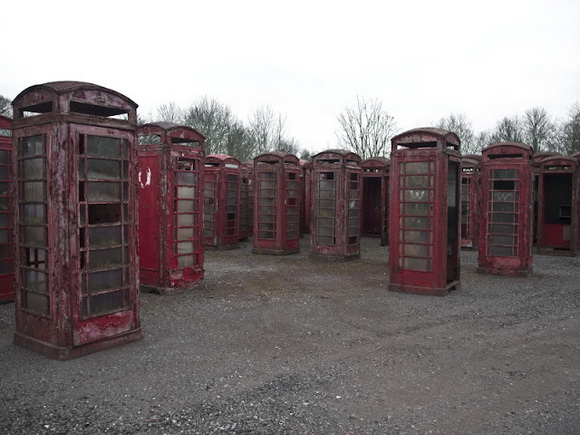 Grave 1b UK phone booths