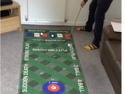 Minigolfers competing internationaly from living room during lockdown — Richard and Emily Gottfried