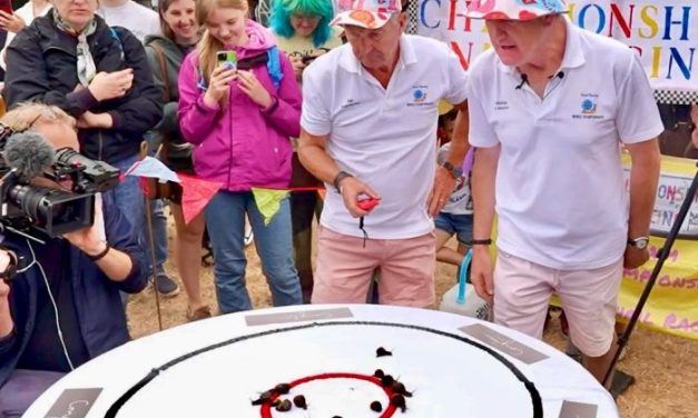 Snail Racing at DMC meetup — Ye Olde Cheshire Cheese in London — Sunday 30th of August