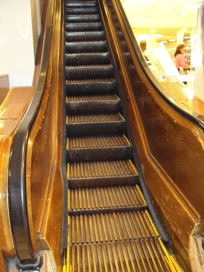 B Macys-wooden-escalator-3