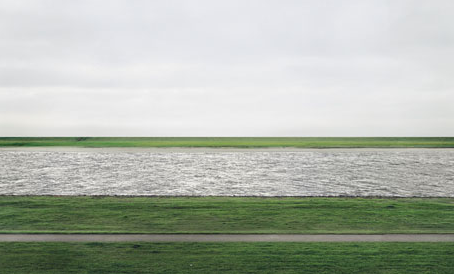 Big $ in dullness: $4.3 million for photo of featureless landscape
