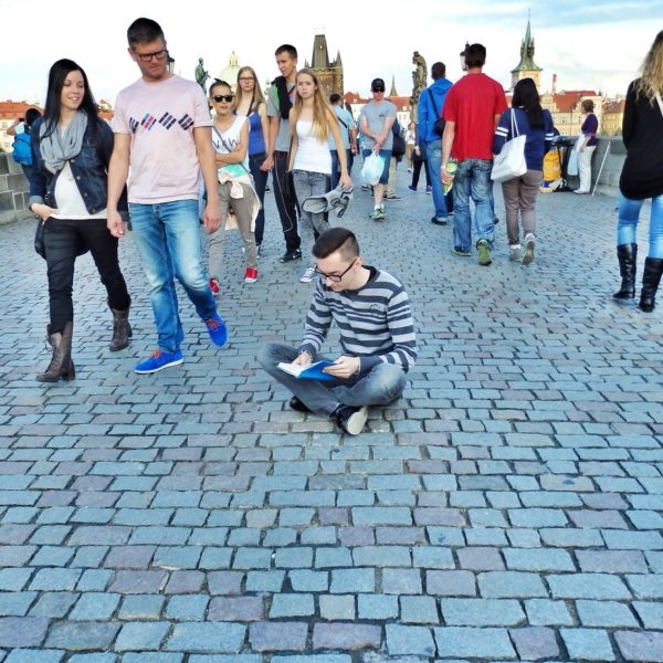 Young man in Czech Republic proves it – we can read anywhere anytime